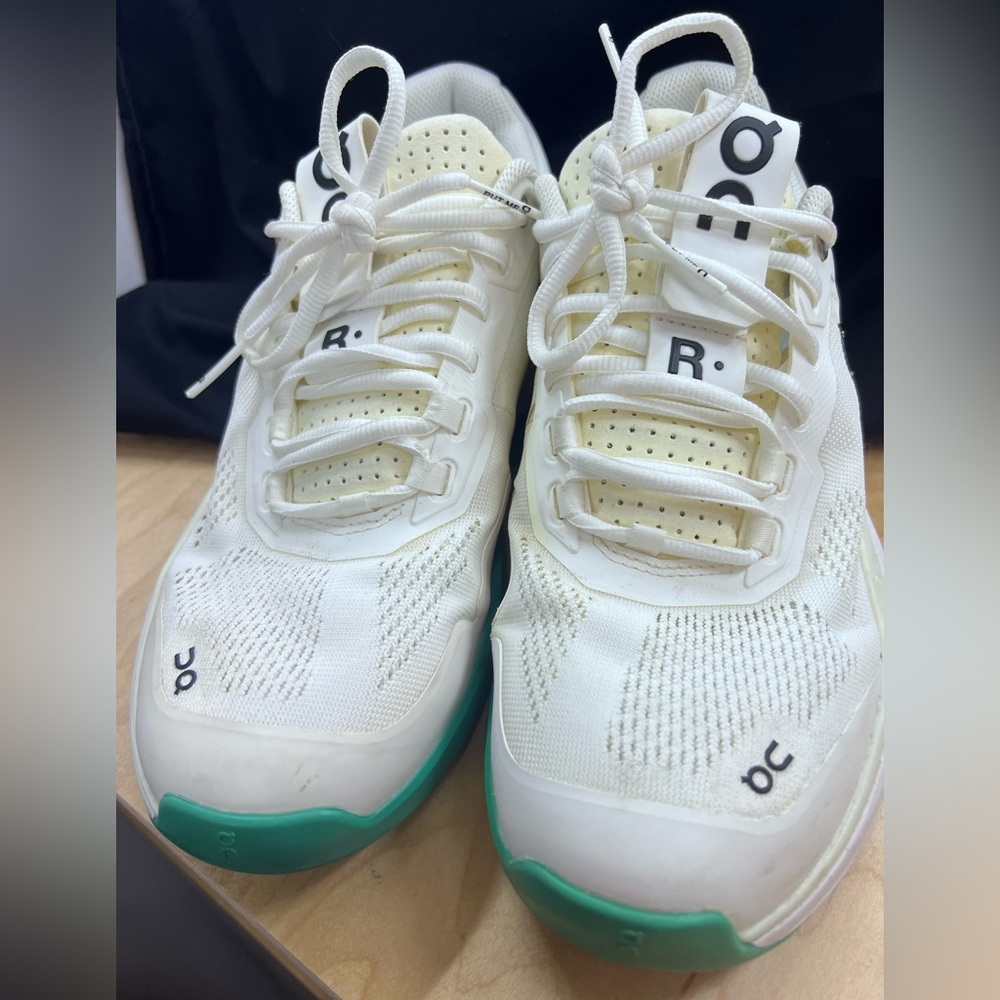 On Cloud Men’s The Rodger tennis shoes size 9.5 wide